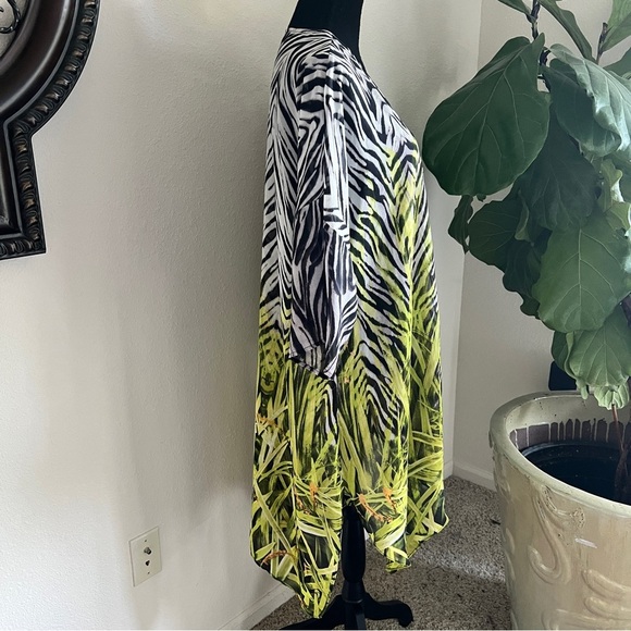 C Est. 1946 Women’s Animal Print Open Front Black White Green Orange Kimono NWOT - Picture 2 of 16